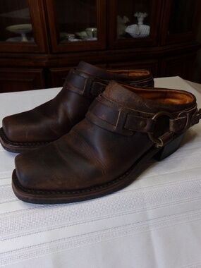 Hand Made In U.S.A Distressed Leather Brn Dingo Clogs,Hard Sole,Sadel Belted Sz7